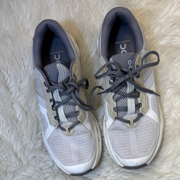 On Men's Cloudrunner size 10 - Picture 1 of 6